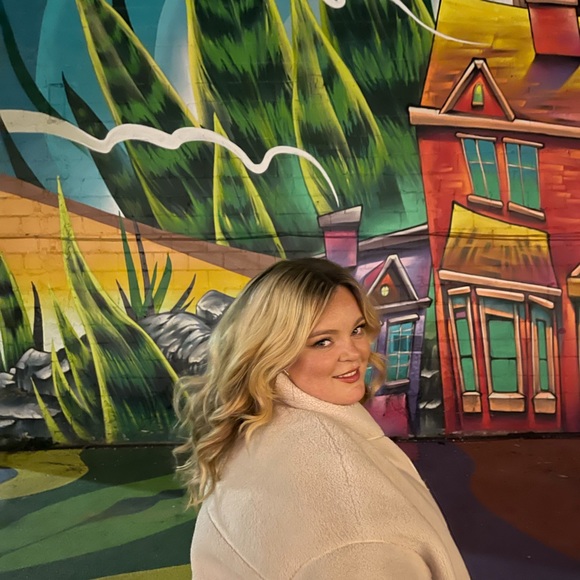 Meet your Posher, Mimi - Picture 5 of 5